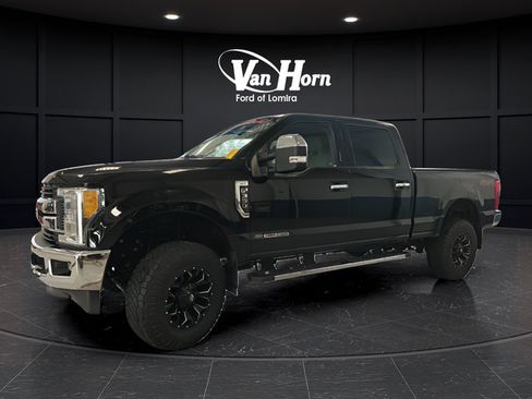 Used 2017 Ford F350 XLT w/ XLT Premium Package AWD/4WD image 3
