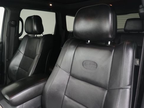 Used 2017 Jeep Grand Cherokee Overland RWD image 11