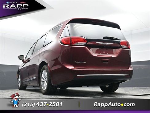 Used 2018 Chrysler Pacifica Touring-L image 23
