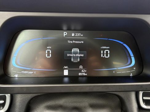 Certified 2025 Hyundai Elantra SE image 8