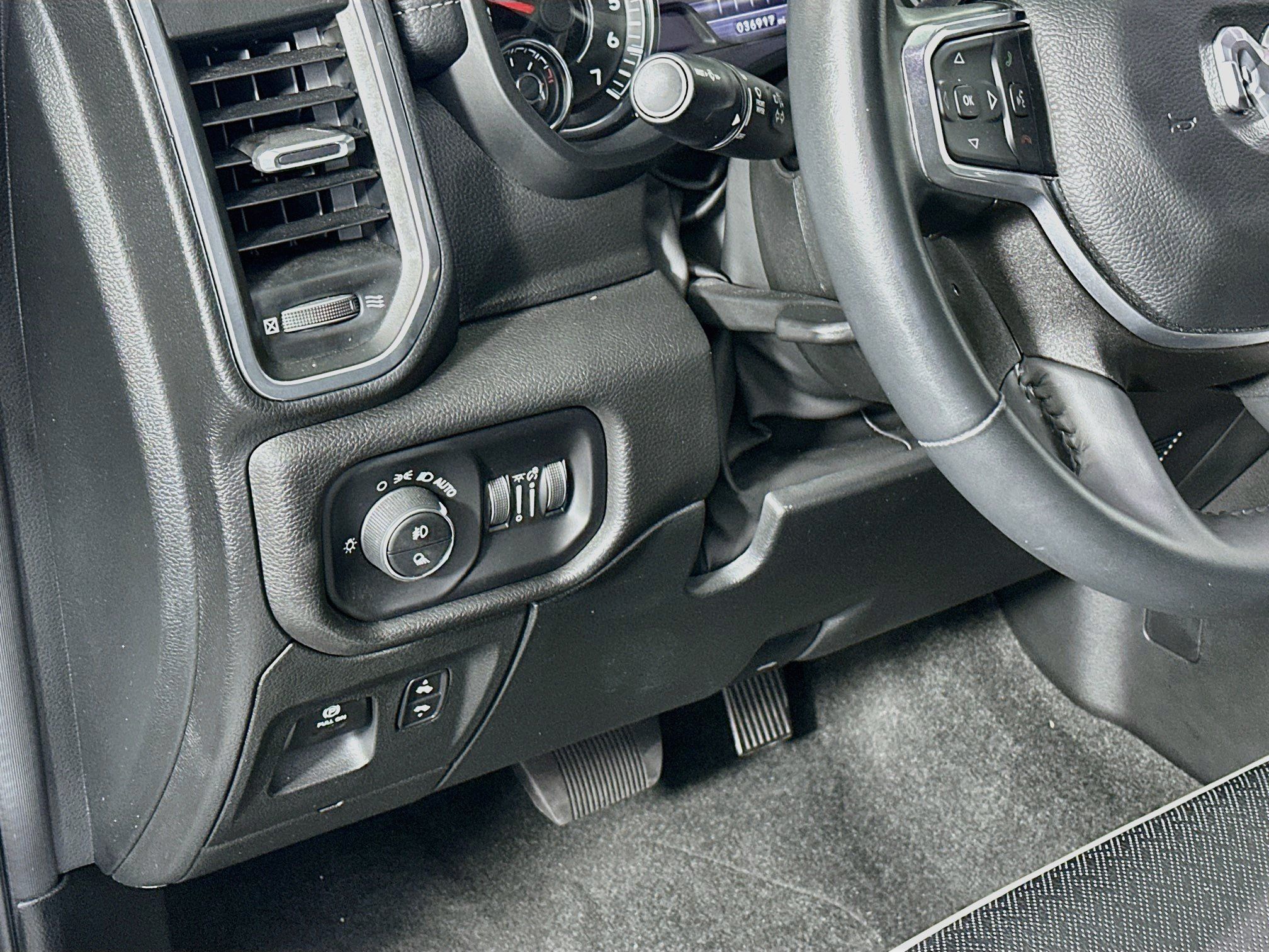 Used 2023 RAM 1500 Laramie AWD/4WD image 17