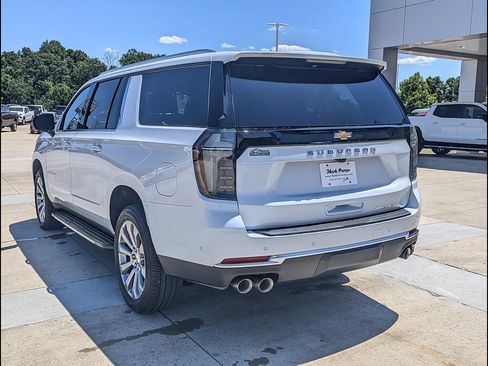 New 2026 Chevrolet Suburban Premier w/ Sun And Tow Package AWD/4WD image 8