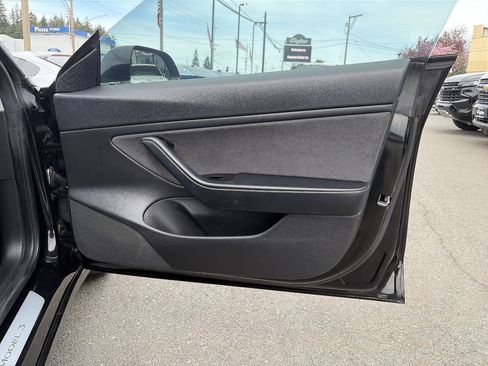 Used 2018 Tesla Model 3 Long Range RWD image 18