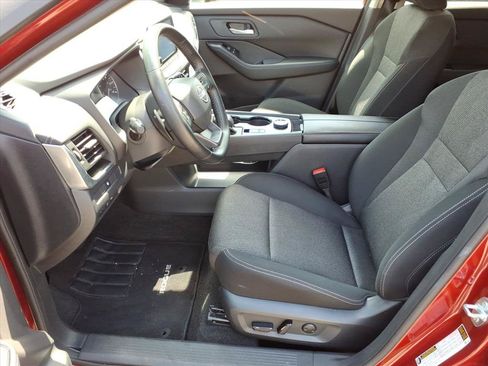 Used 2025 Nissan Rogue SV AWD/4WD image 12