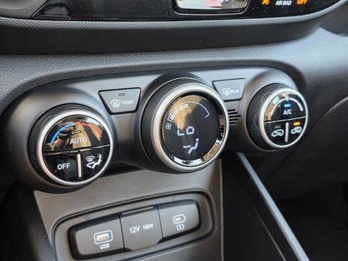 New 2025 Hyundai Venue SEL image 28