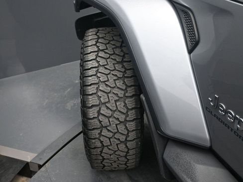 Used 2020 Jeep Gladiator Overland image 5