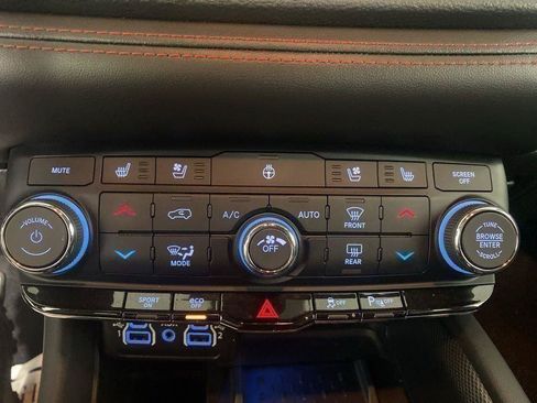 Used 2025 Dodge Durango R/T AWD/4WD image 35
