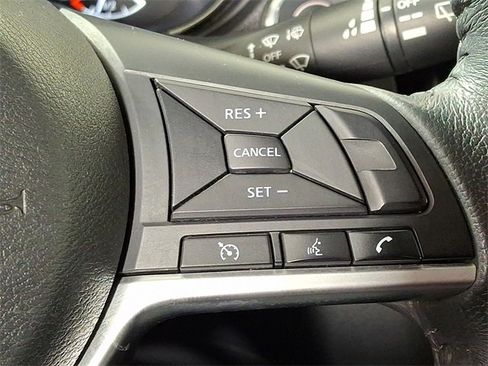 Used 2018 Nissan Rogue SV image 21