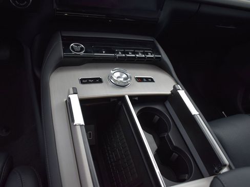 New 2025 Lincoln Navigator L Reserve w/ Jet Appearance Package image 11