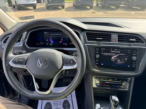 Used 2023 Volkswagen Tiguan SE AWD/4WD image 13