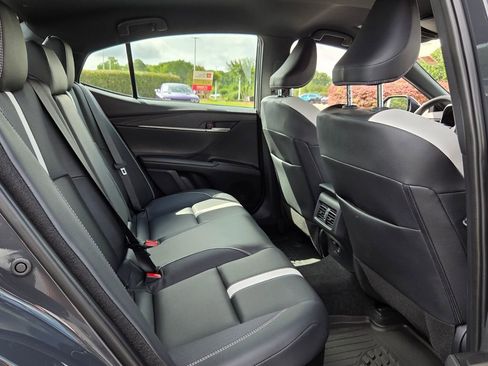 Used 2025 Toyota Camry SE FWD image 14