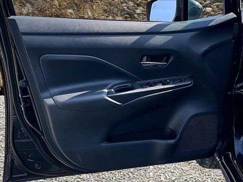 Used 2023 Nissan Versa SV image 18