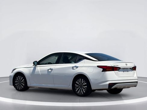 Used 2024 Nissan Altima 2.5 SV FWD image 3