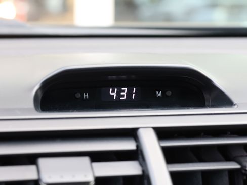 Used 2014 Toyota Camry L image 22