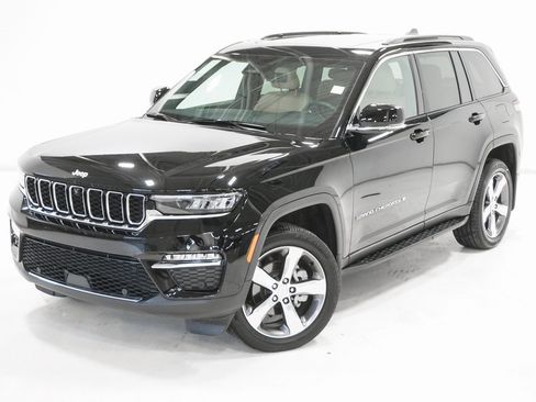 Certified 2024 Jeep Grand Cherokee Limited w/ Luxury Tech Group II image 2