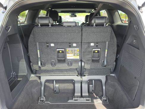 Used 2025 Toyota Sienna XSE w/ XSE Plus Package image 12