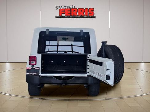 Used 2017 Jeep Wrangler Unlimited Sahara AWD/4WD image 9