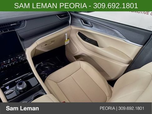 New 2025 Jeep Grand Cherokee L Limited w/ Luxury Tech Group II image 24