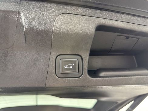 Used 2019 GMC Acadia Denali w/ Technology Package AWD/4WD image 37