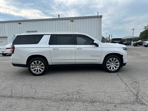 Used 2023 Chevrolet Suburban Premier w/ Premium Package AWD/4WD image 4