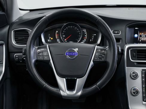 Used 2018 Volvo V60 T5 Cross Country w/ Convenience Package image 13