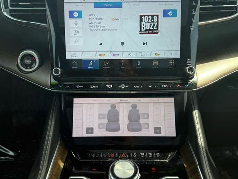 Used 2023 Jeep Grand Wagoneer Series II AWD/4WD image 18