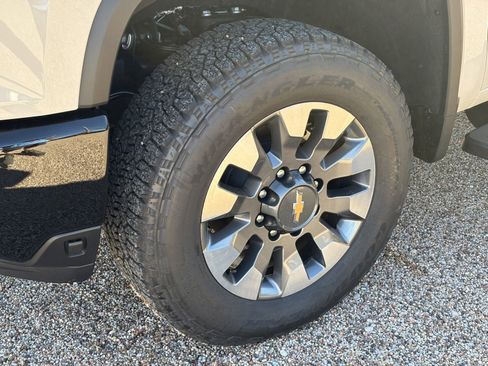 New 2026 Chevrolet Silverado 2500 Custom image 9