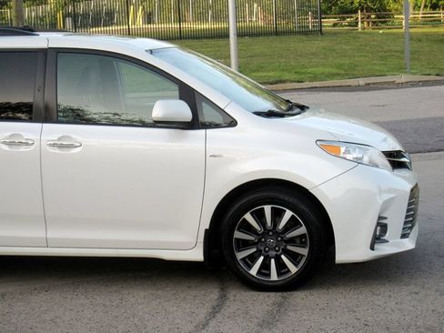 Used 2019 Toyota Sienna XLE w/ XLE Navigation Package AWD/4WD image 10