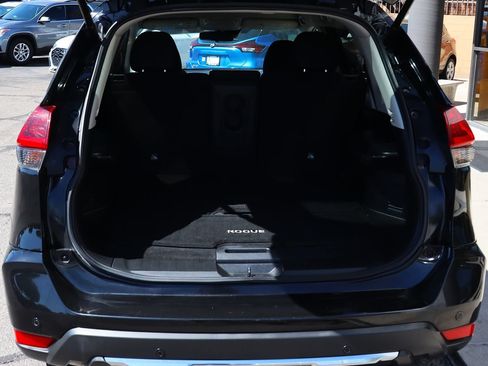 Used 2020 Nissan Rogue SV FWD image 24