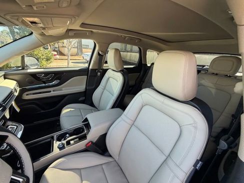 New 2026 Lincoln Corsair Premiere image 13