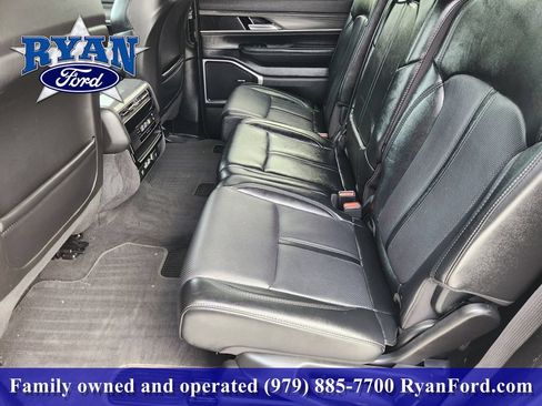 Used 2024 Jeep Wagoneer Series II w/ Flexible Seating Group RWD image 20