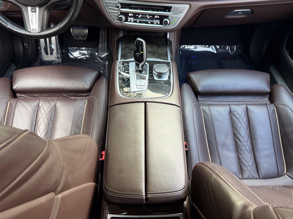 Used 2022 BMW 740i w/ M Sport Package RWD image 48