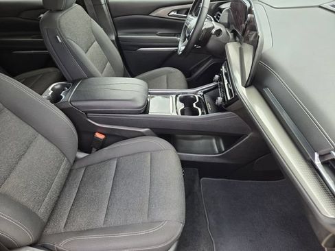 Used 2024 Chevrolet Traverse LT FWD image 14