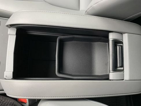 Used 2024 Toyota Highlander XLE image 26