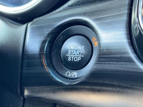 Used 2021 Jeep Grand Cherokee Laredo X image 26