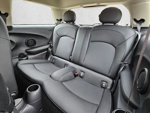 Used 2023 MINI Cooper 2-Door Hardtop image 17