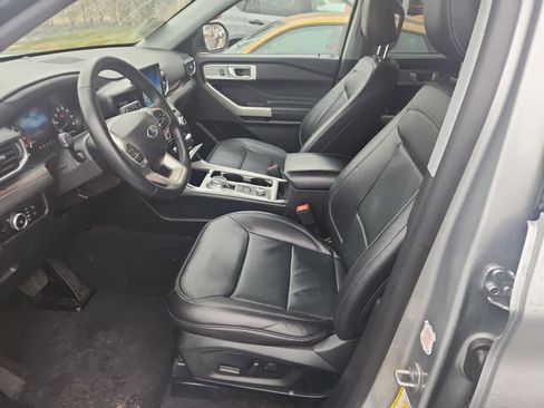 Used 2023 Ford Explorer Limited image 8