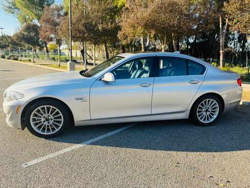 Used 2011 BMW 535i xDrive Sedan image 16