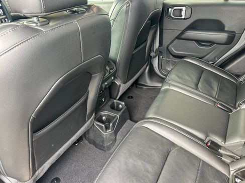 Used 2021 Jeep Gladiator Overland w/ Popular Equipment Package image 11