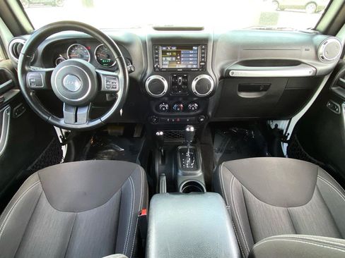 Used 2017 Jeep Wrangler Unlimited Sahara AWD/4WD image 5