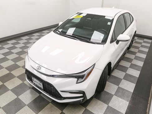 Used 2023 Toyota Corolla SE w/ Carpet Mat Package (TMS) FWD image 6