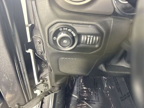 Used 2020 Jeep Wrangler Unlimited Sport image 15