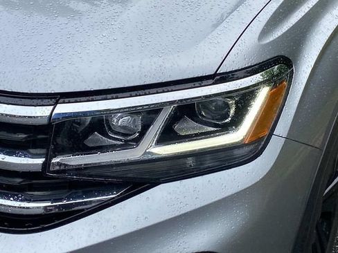 Used 2022 Volkswagen Atlas SE w/ Panoramic Sunroof Package FWD image 5