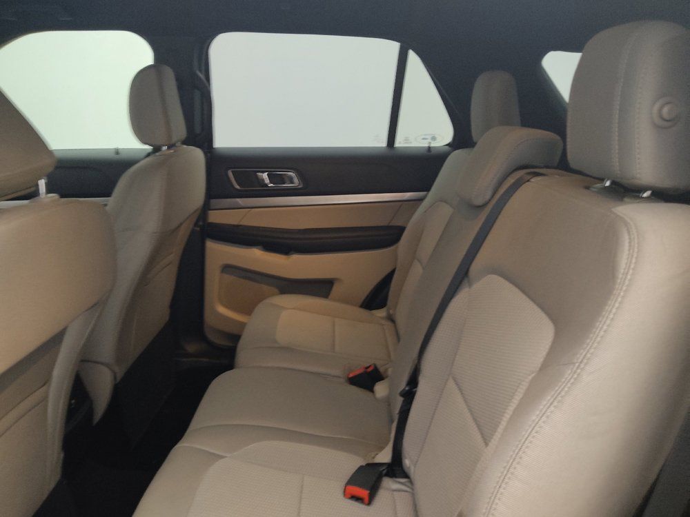 Used 2018 Ford Explorer XLT FWD image 18