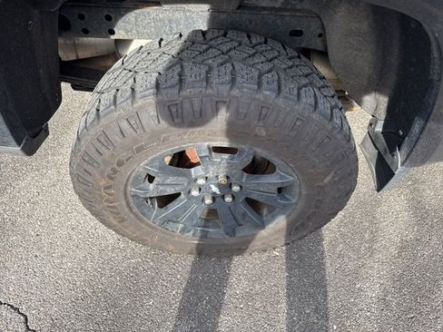 Used 2017 Chevrolet Colorado Z71 w/ Z71 Midnight Edition image 9