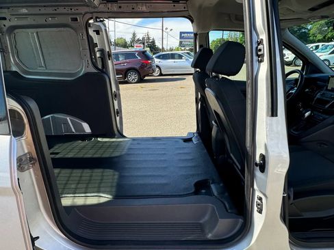 Used 2022 Ford Transit Connect XLT FWD image 12