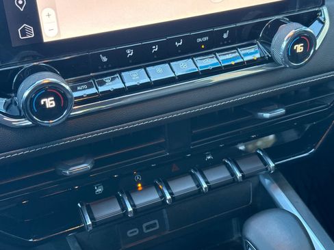 Used 2023 Chevrolet Colorado LT w/ LT Convenience Package II image 18