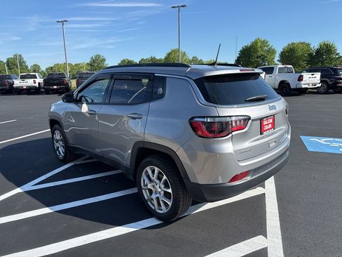 Used 2023 Jeep Compass Latitude w/ Sun and Sound Group AWD/4WD image 6