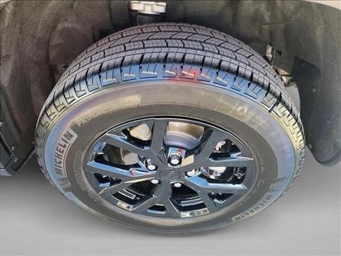 Certified 2025 Jeep Grand Cherokee Altitude image 12