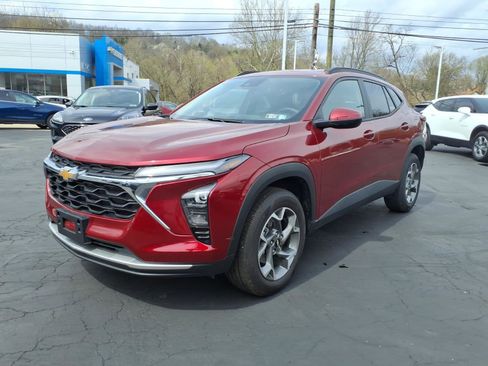 Certified 2025 Chevrolet Trax LT w/ LT Convenience Package image 1